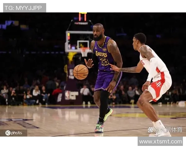 詹姆斯对抗火箭队，火爆场面引发球迷争议